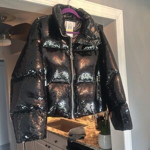 NEVER WORN!!! Beautiful MK jacket size M shinny sequence.